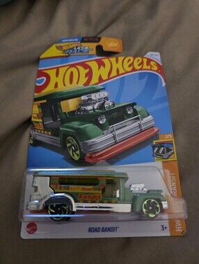 Road Bandit Green Die-Cast Toy Car - Kids Toys